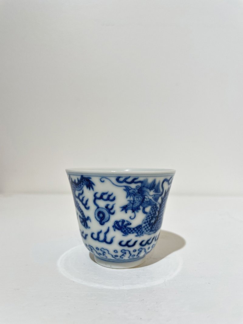 青花雲龍趕珠紋仰鈡杯 ⌈大清光緒年製⌋青花楷書款 並盒 | A BLUE AND WHITE 'DRAGON' CUP - 图9