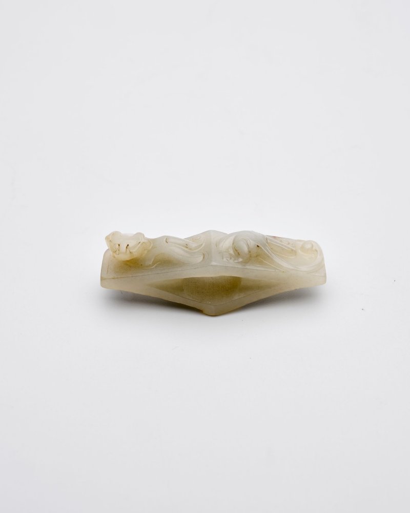 漢式 青白玉螭龍紋劍鐔 | A PALE CELADON JADE 'CHI DRAGON' SWORD GUARD