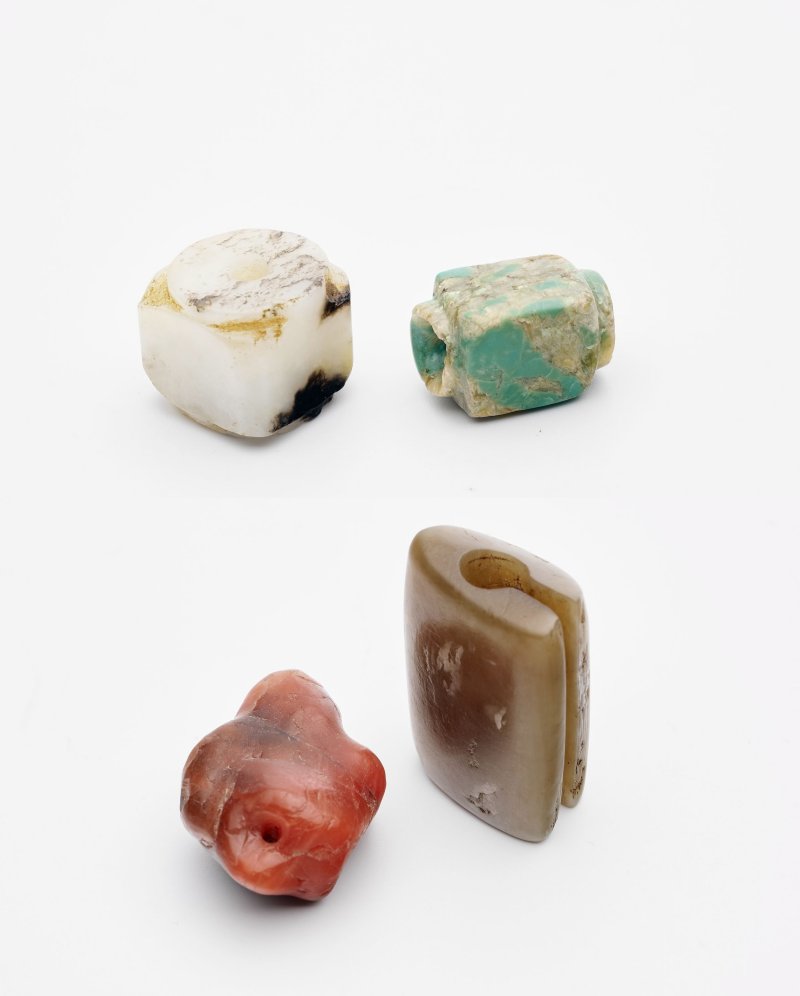 白玉帶沁、綠松石琮、瑪瑙佩及仿古玉玦一組四件 | TWO CONG, AN AGATE PENDANT, AND AN ARCHAISTIC JADE JUE - 图5