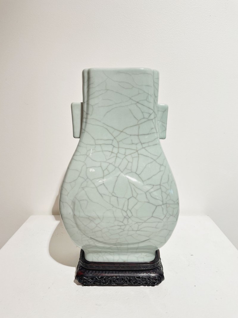 清光緒 仿官釉貫耳壺 ⌈大清光緒年製⌋青花楷書款 | A GUAN TYPE VASE - 图3