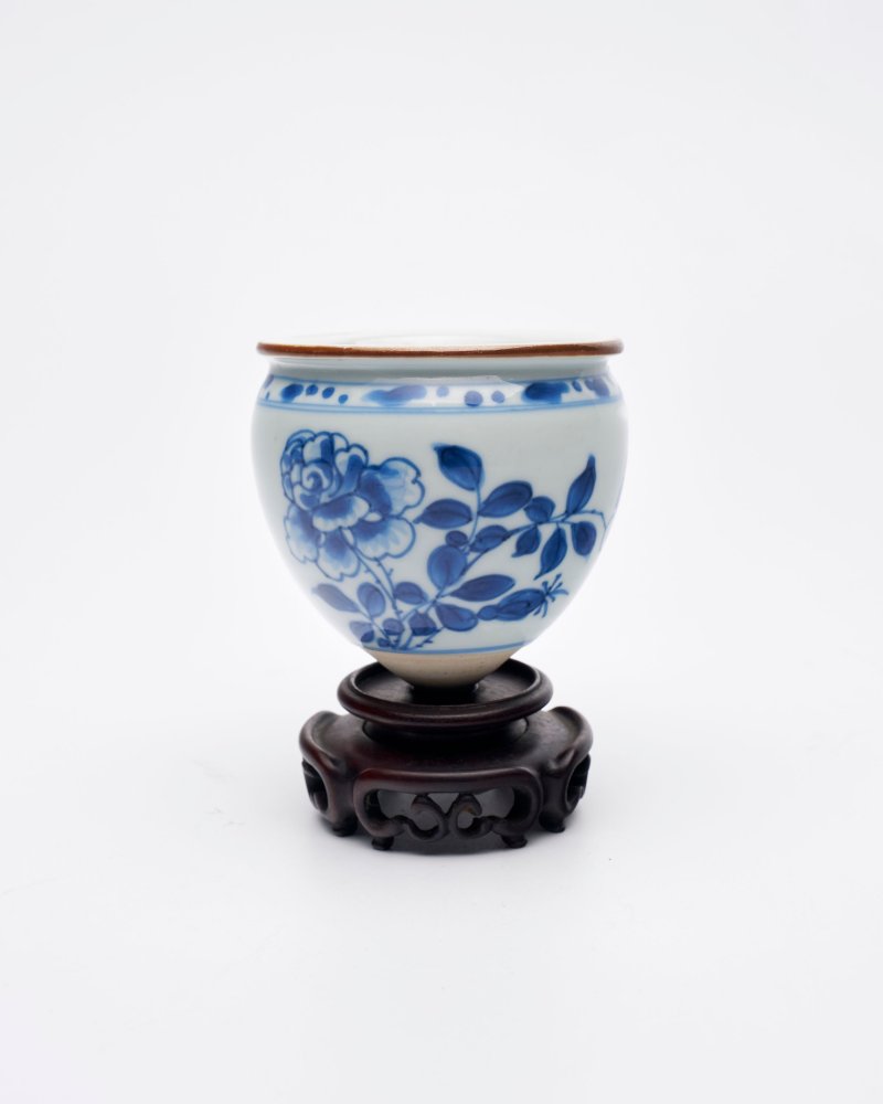 過渡時期 青花花卉紋（高足）净水碗 及座 | A BLUE AND WHITE 'FLORAL' BOWL FOR A STEM CUP - 图12