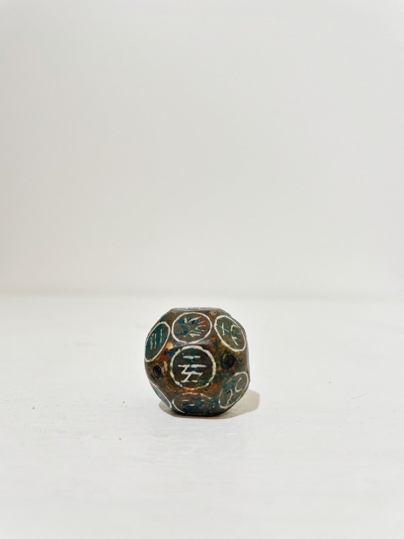 銅錯銀十八面骰 | A BRONZE DICE WITH SILVER INLAYS - 图9