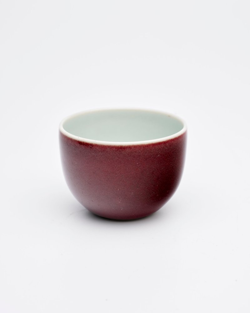 二十世紀 祭紅釉杯 及盒 | A SANG-DE-BOEUF-GLAZED CUP - 图1