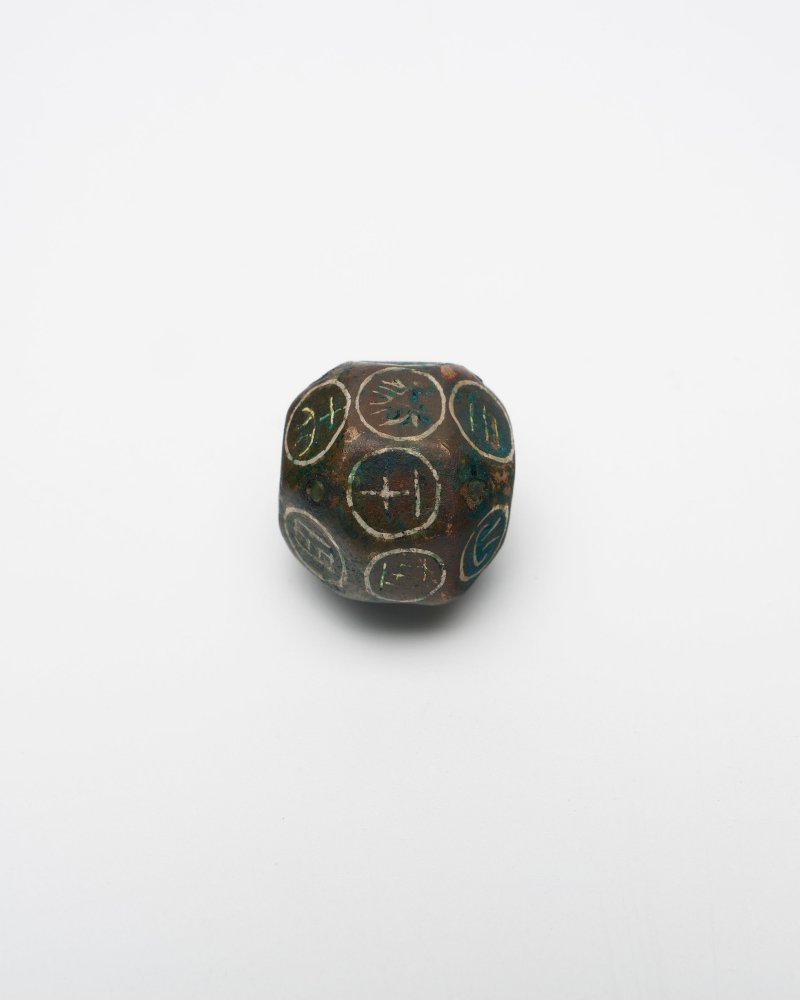 銅錯銀十八面骰 | A BRONZE DICE WITH SILVER INLAYS - 图10