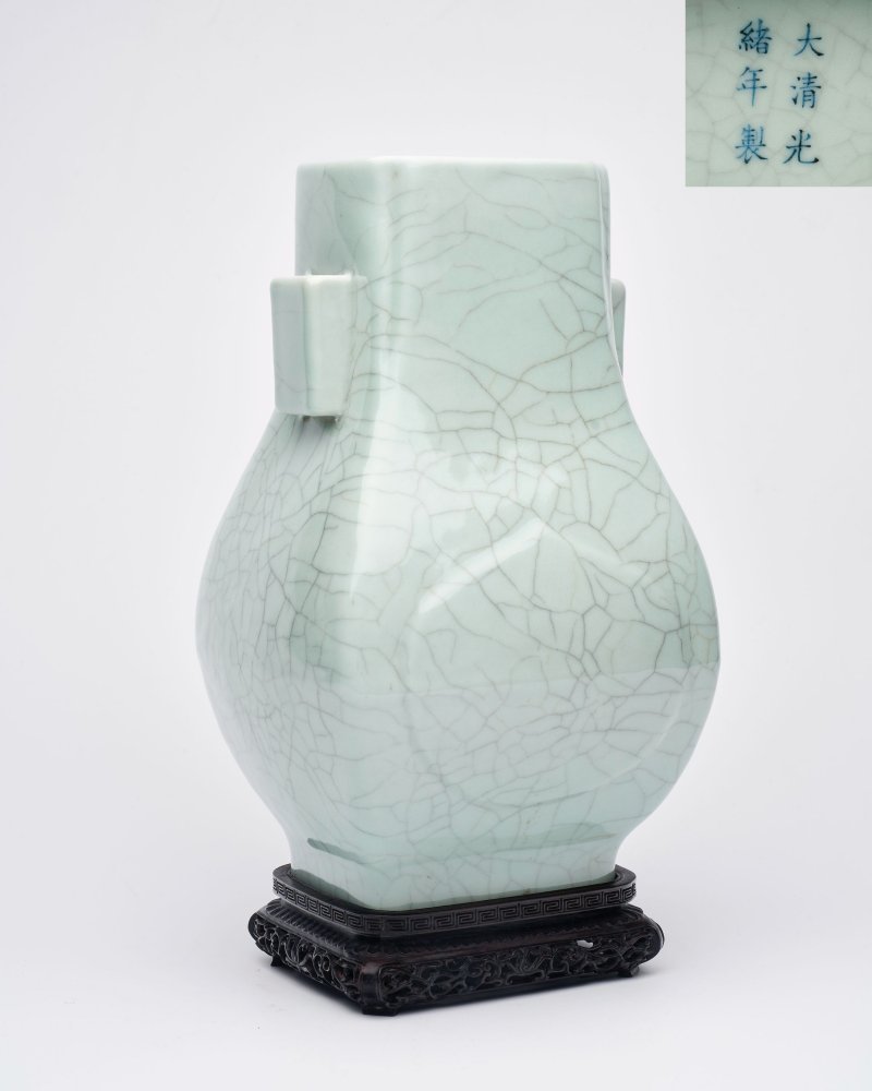 清光緒 仿官釉貫耳壺 ⌈大清光緒年製⌋青花楷書款 | A GUAN TYPE VASE - 图5