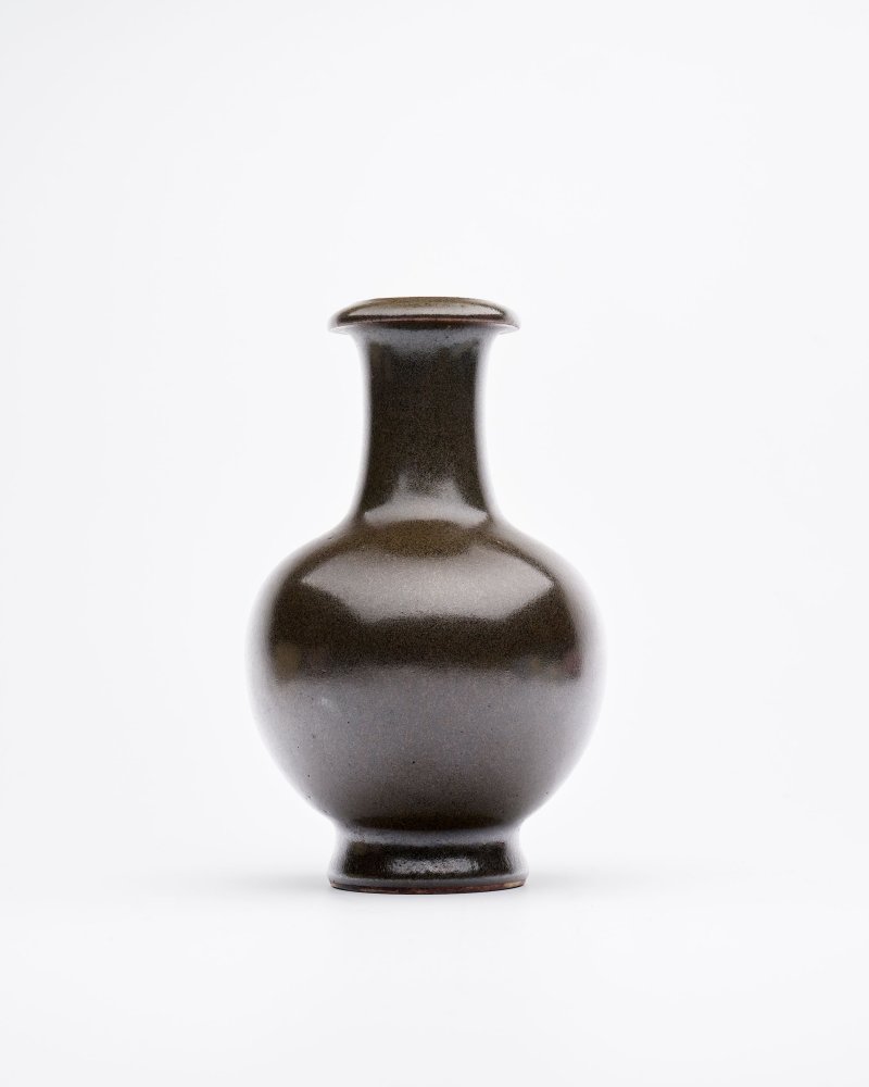 晚清 茶葉末釉鼓腹瓶 | A TEA-DUST-GLAZED BOTTLE VASE - 图1