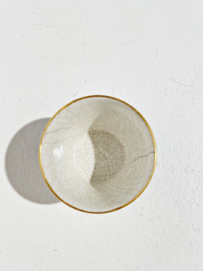 晚清 漿胎青花山水紋杯一對「若深珍藏」青花楷書款 | A PAIR OF BLUE AND WHITE SOFT-PASTE 'LANDSCAPE' CUPS - 图3