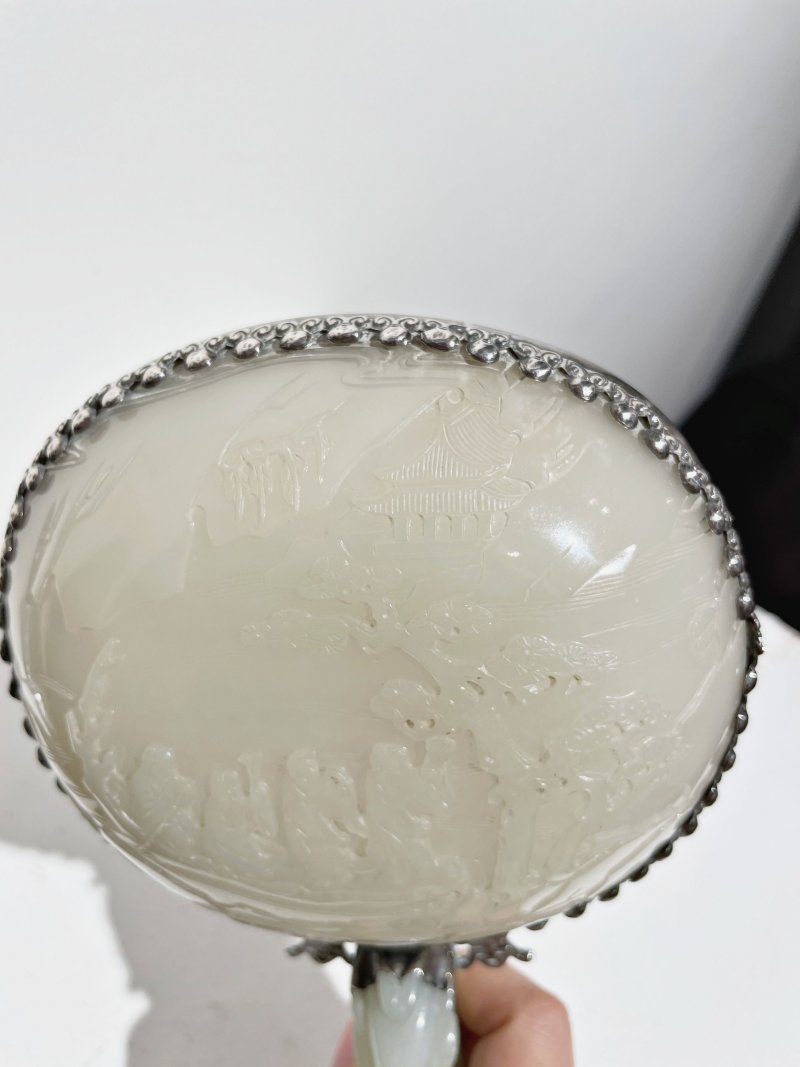 傳承： | A CARVED JADE AND SILVER HAND MIRROR AND VANITY BOX - 图17