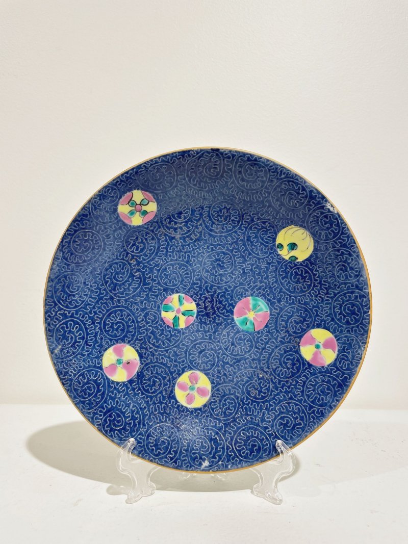 十九世紀 青花、釉上彩瓷器六件 乾隆、嘉慶、及盤長紋底款 | SIX POLYCHROME VESSELS - 图19