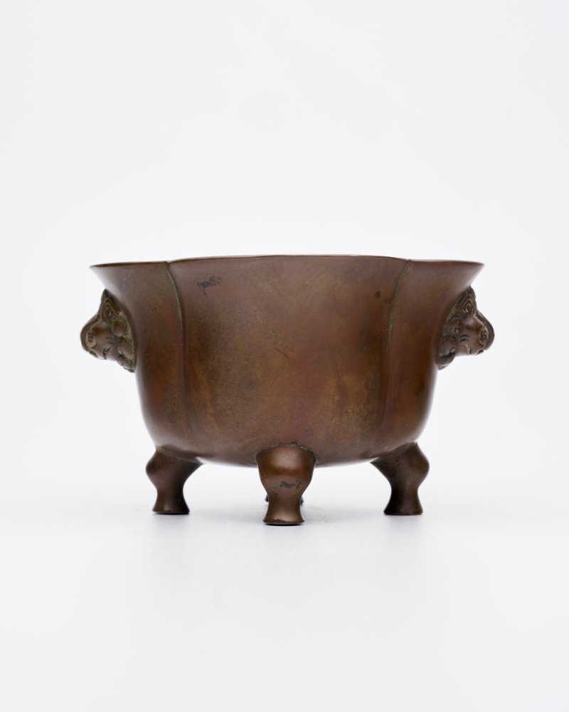 二十世紀 銅香爐 「宣德年製」底款 | A BRONZE FOUR LOBED INCENSE BURNER - 图1
