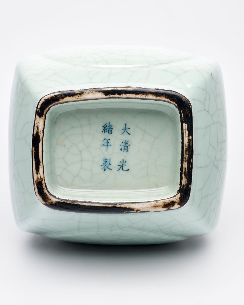 清光緒 仿官釉貫耳壺 ⌈大清光緒年製⌋青花楷書款 | A GUAN TYPE VASE - 图8
