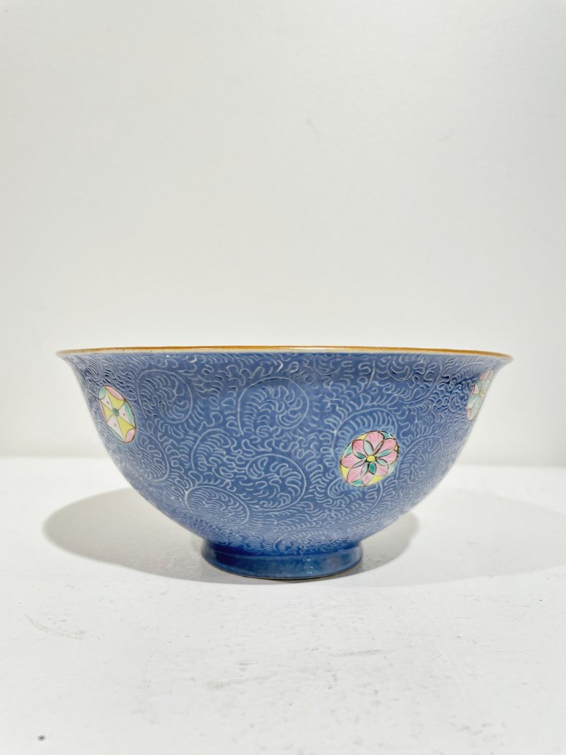 十九世紀 青花、釉上彩瓷器六件 乾隆、嘉慶、及盤長紋底款 | SIX POLYCHROME VESSELS - 图21