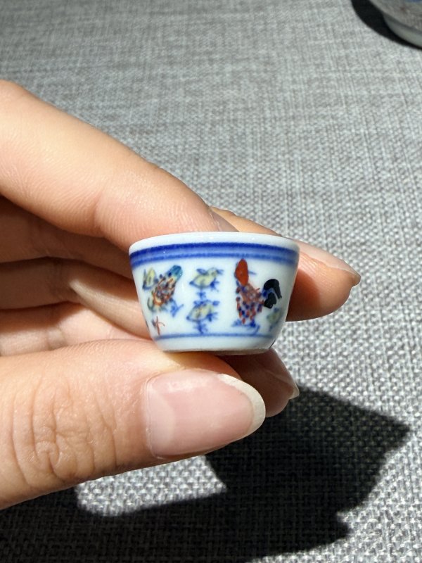 清乾隆 斗彩小鸡缸杯 - 图4