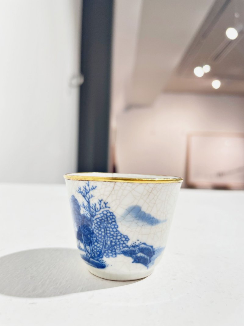 晚清 漿胎青花山水紋杯一對「若深珍藏」青花楷書款 | A PAIR OF BLUE AND WHITE SOFT-PASTE 'LANDSCAPE' CUPS - 图5