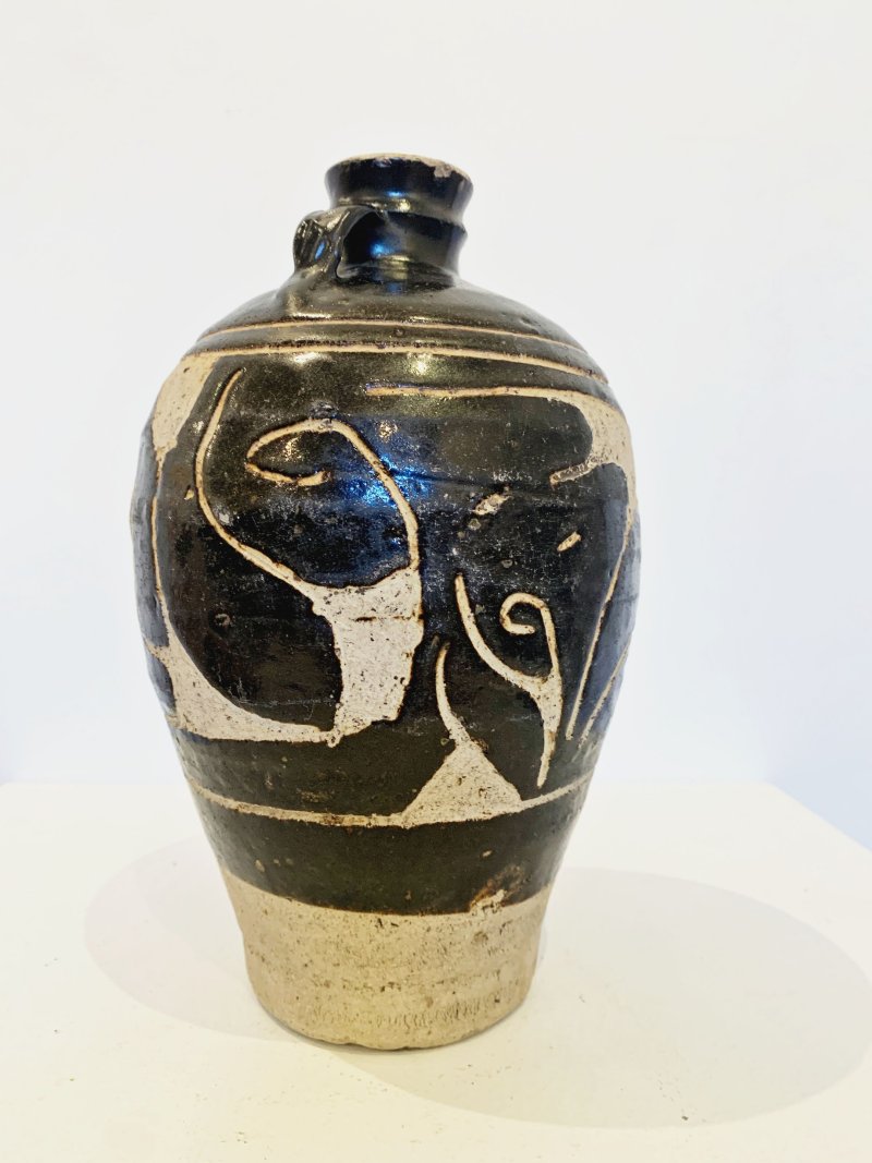 金/元 渾源窯黑釉剔刻卷草紋罐 | A CARVED CIZHOU OR HUNYUAN BLACK-GLAZED JAR - 图4