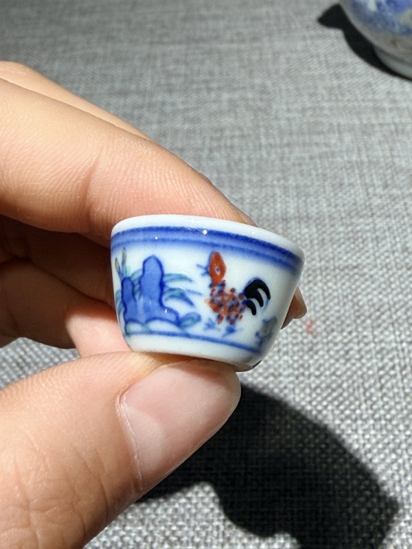 清乾隆 斗彩小鸡缸杯 - 图5