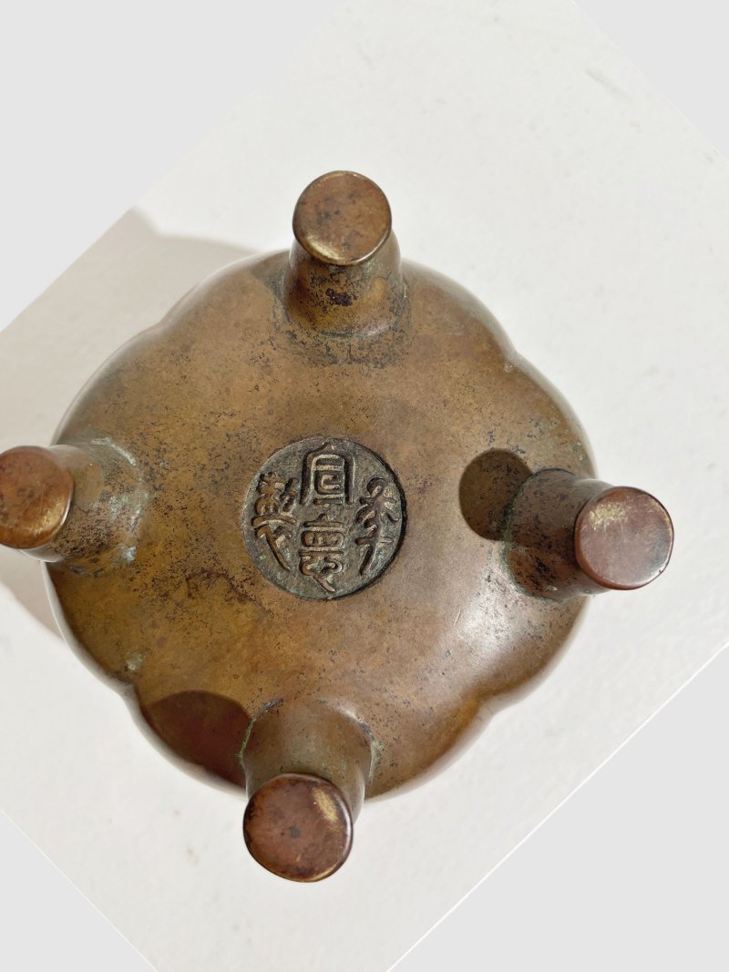 二十世紀 銅香爐 「宣德年製」底款 | A BRONZE FOUR LOBED INCENSE BURNER - 图3