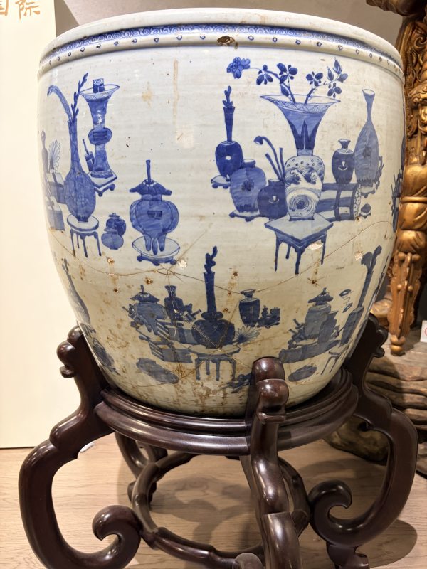 清康熙 青花博古清供图大缸 - 图2