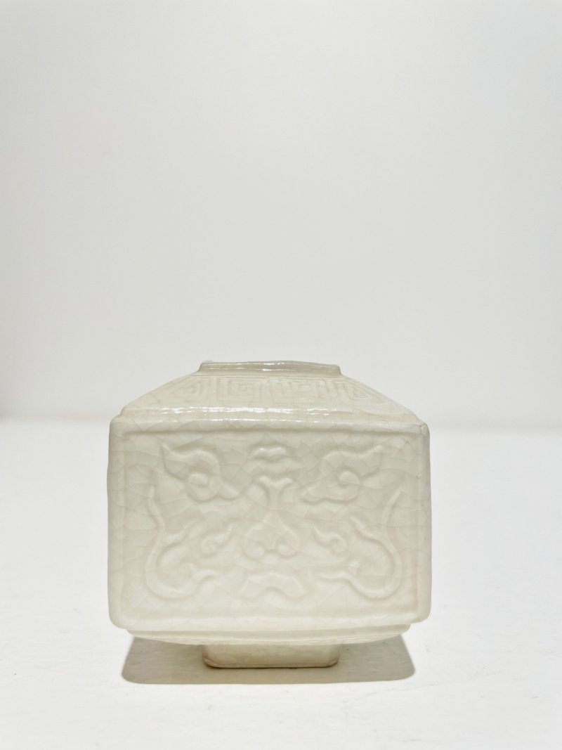 清十八至十九世紀 漿胎四方饕餮紋小水盂 | A SMALL SOFT-PASTE PORCELAIN SQUARE WATER COUPE - 图16