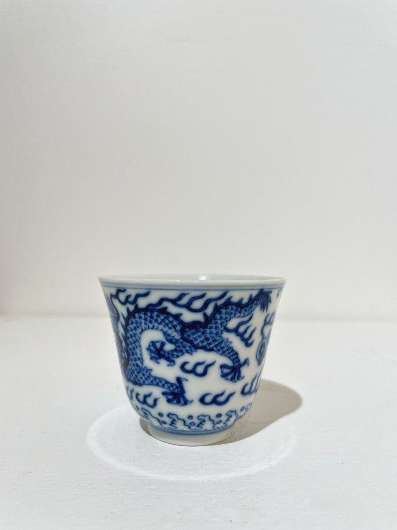 青花雲龍趕珠紋仰鈡杯 ⌈大清光緒年製⌋青花楷書款 並盒 | A BLUE AND WHITE 'DRAGON' CUP - 图10