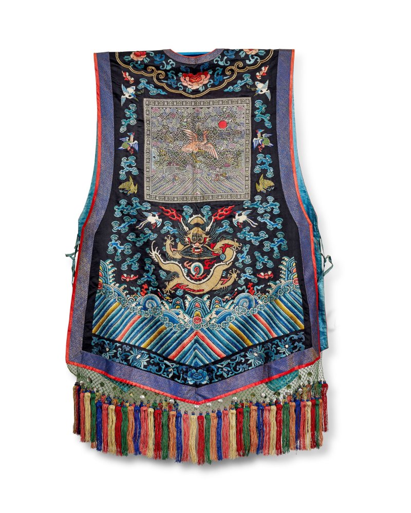 晚清 石青地綉金龍百鳥紋霞帔 織錦雲雁補（四品） | A WOMAN'S EMBROIDERED COURT VEST, XIAPEI - 图5
