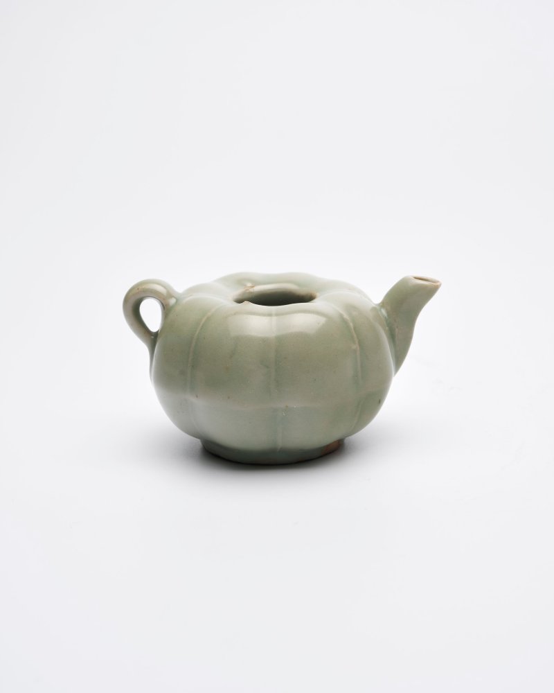 元 龍泉青釉瓜棱形水注 | A LONGQUAN CELADON-GLAZED MELON-SHAPED EWER - 图9