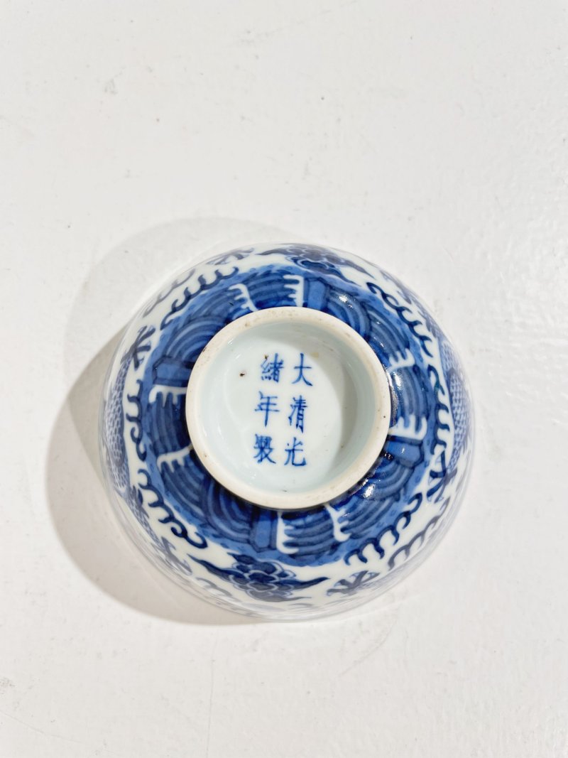 民國 青花龍紋碗 ⌈大清光緒年製⌋青花楷書款 | A BLUE AND WHITE 'DRAGON' BOWL - 图6