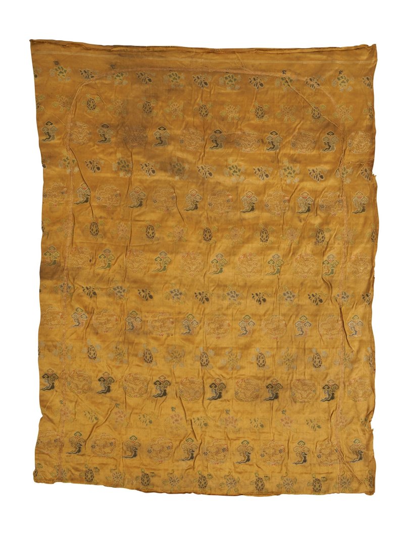 清早期 香色地妝花緞雲龍紋片 | AN 'INCENSE' GROUND 'DRAGON AND CLOUD' BROCADE FRAGMENT OF A SEAT COVER