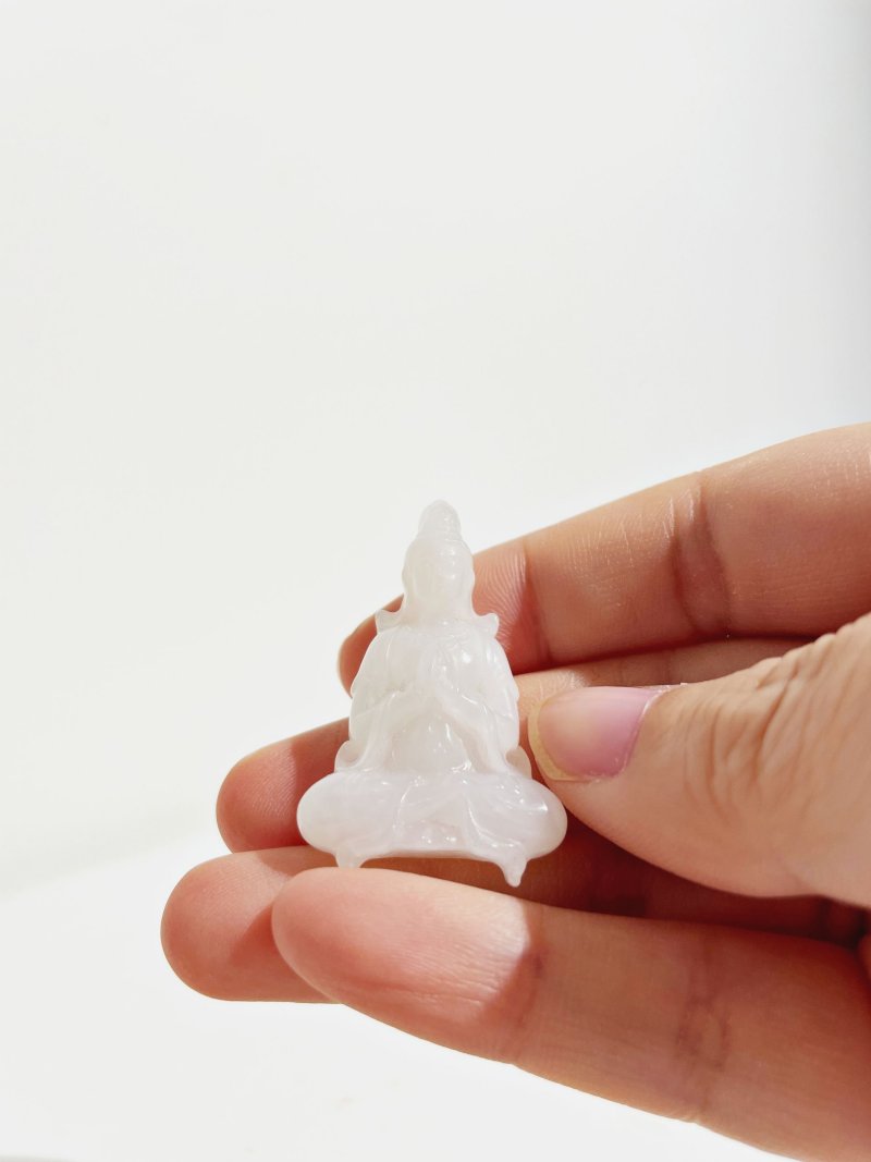 二十世紀 白玉菩薩小像、紅木蓮花座 | A SMALL WHITE JADE FIGURE OF BODHISATTVA - 图8