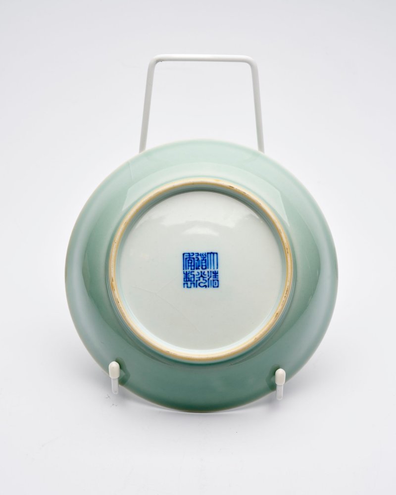 （或）清道光 豆青釉碟 ⌈大清道光年製⌋青花篆書款 及盒 | A CELADON-GLAZED SAUCER-DISH - 图1