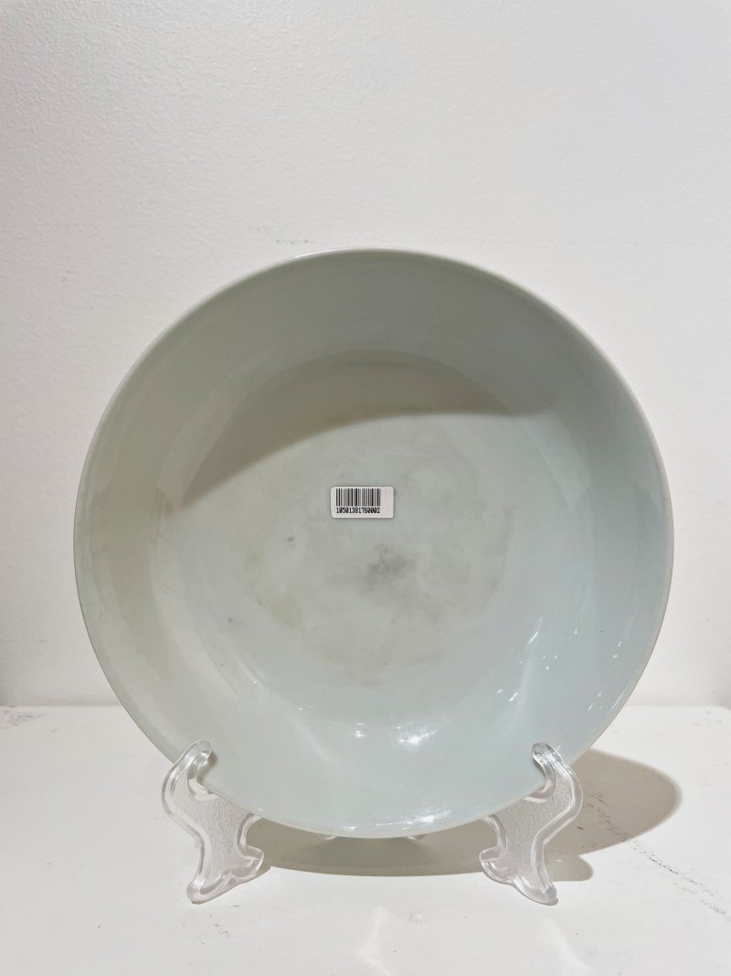 （或）清道光 豆青釉碟 ⌈大清道光年製⌋青花篆書款 及盒 | A CELADON-GLAZED SAUCER-DISH - 图2