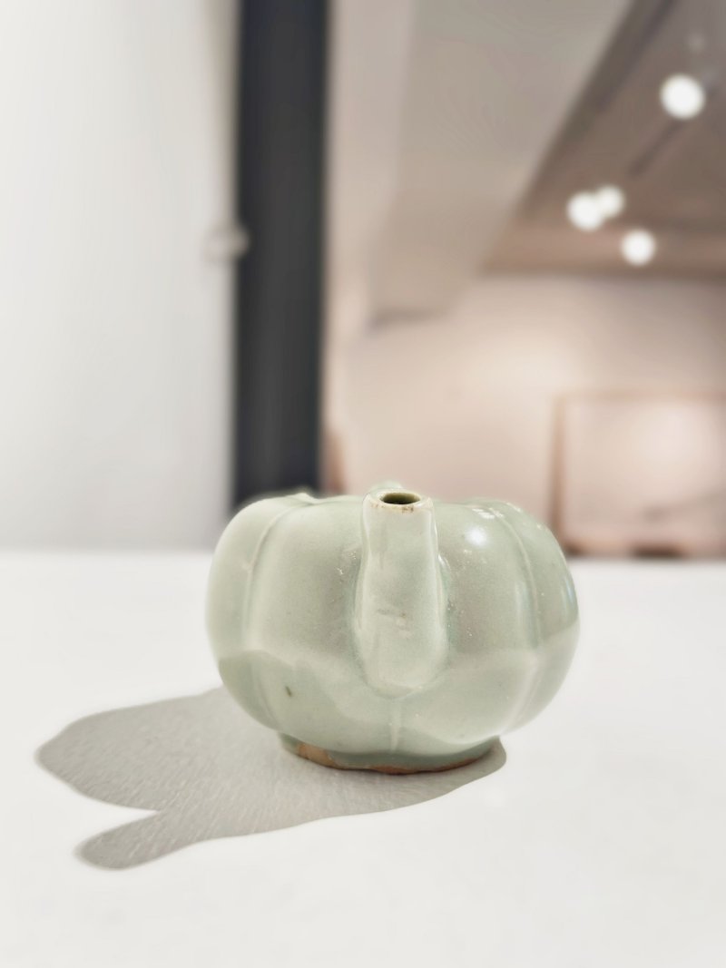 元 龍泉青釉瓜棱形水注 | A LONGQUAN CELADON-GLAZED MELON-SHAPED EWER - 图13