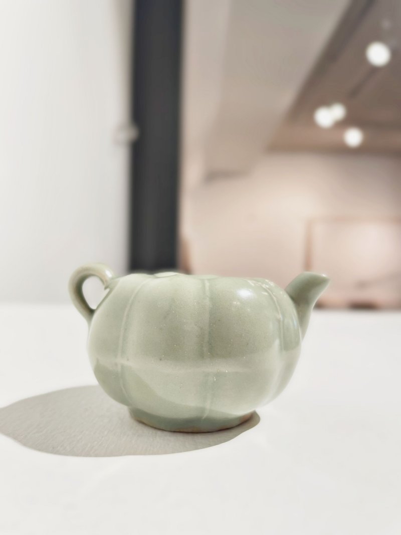 元 龍泉青釉瓜棱形水注 | A LONGQUAN CELADON-GLAZED MELON-SHAPED EWER - 图14