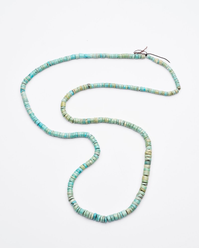 戰國或以後 綠松石串珠鏈 | A TURQUOISE BEADED NECKLACE