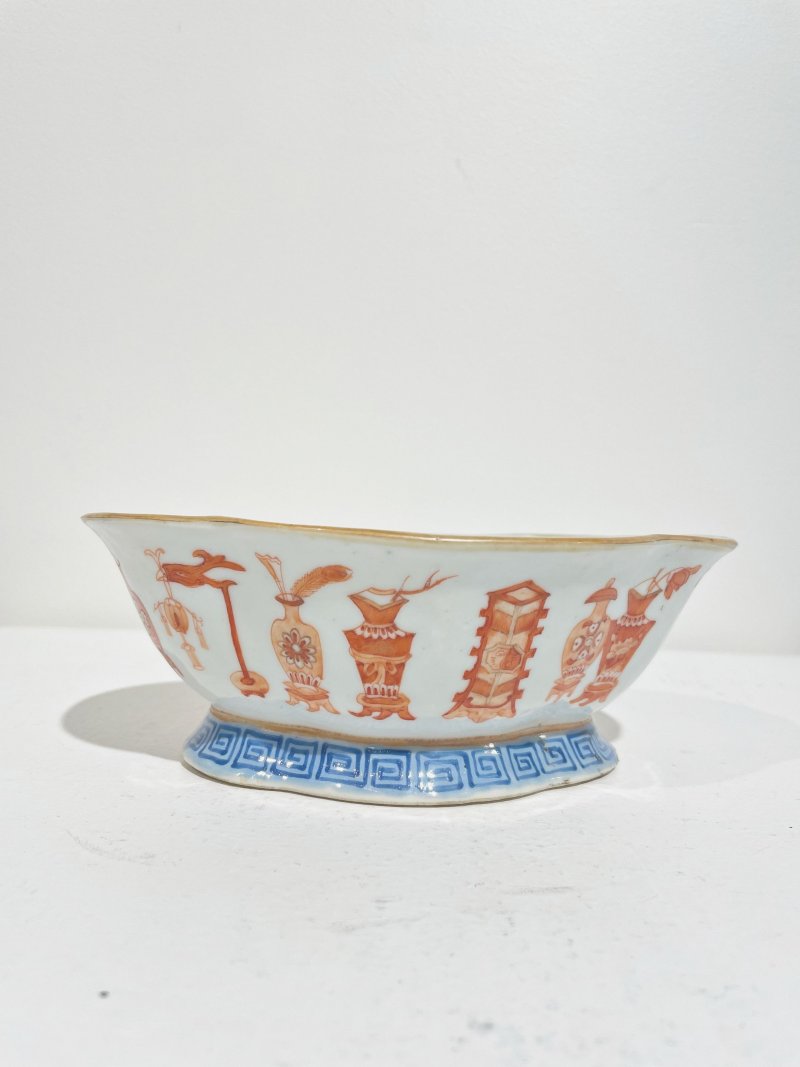 十九世紀 青花、釉上彩瓷器六件 乾隆、嘉慶、及盤長紋底款 | SIX POLYCHROME VESSELS - 图9