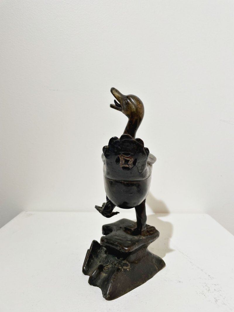 明 局部銅鎏金寶鴨式薰爐 | A PARTIALLY GILT BRONZE 'DUCK' INSENSE BURNER AND COVER - 图13