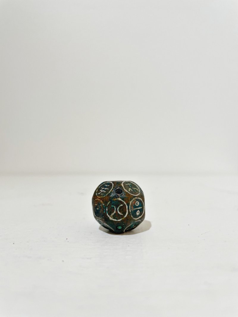 銅錯銀十八面骰 | A BRONZE DICE WITH SILVER INLAYS - 图8