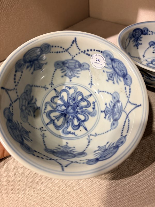 明 青花凤穿花、宝杵纹碗一对 - 图3