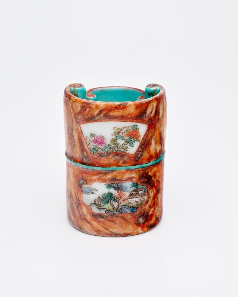 民國 仿木紋開光粉彩山水花卉紋筆筒 及盒 | A FAMILLE ROSE FAUX-BOIS BRUSH POT - 图7