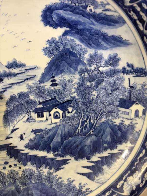 清康熙 青花山水人物图大盘 - 图2