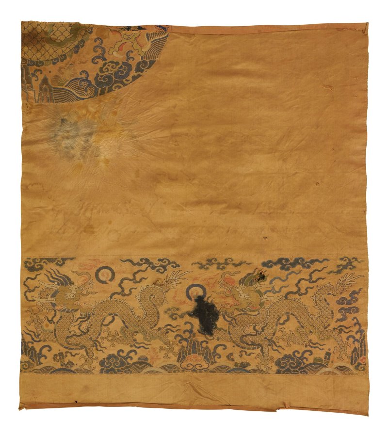 清早至中期 香色地織金妝花緞行龍紋片 | AN 'INCENSE' GROUND 'DRAGON' BROCADE FRAGMENT