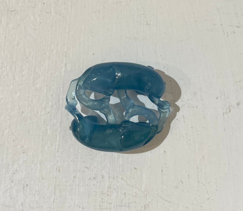 清 海藍寶雙歡擺件 | AN AQUAMARINE 'DOUBLE BADGER' PENDANT - 图3