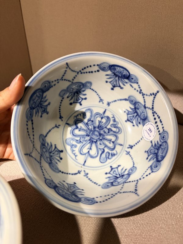 明 青花凤穿花、宝杵纹碗一对 - 图4