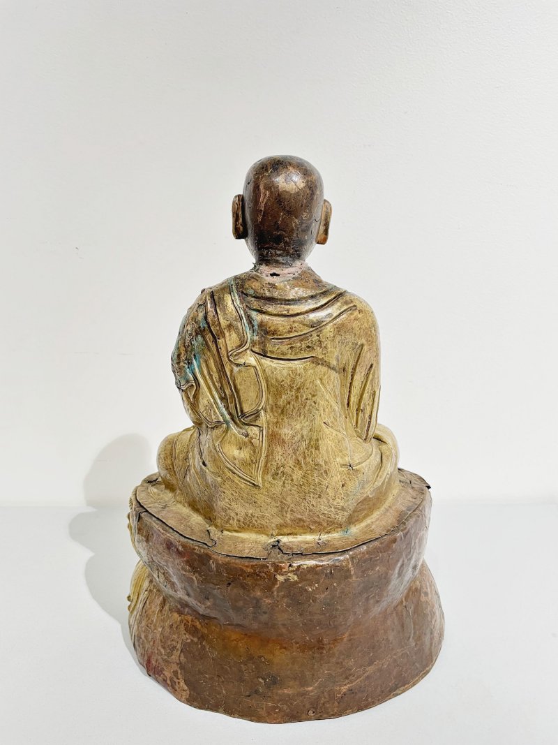 十八世紀 鎏金錘揲喇嘛像 | A GILT REPOUSSE FIGURE OF A LAMA - 图4