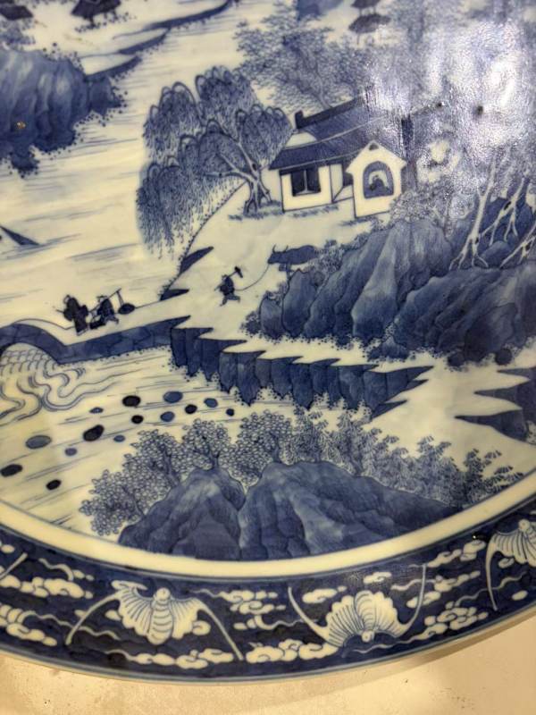 清康熙 青花山水人物图大盘 - 图4