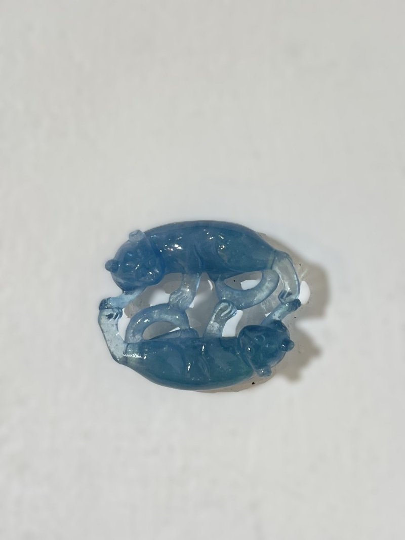 清 海藍寶雙歡擺件 | AN AQUAMARINE 'DOUBLE BADGER' PENDANT - 图4