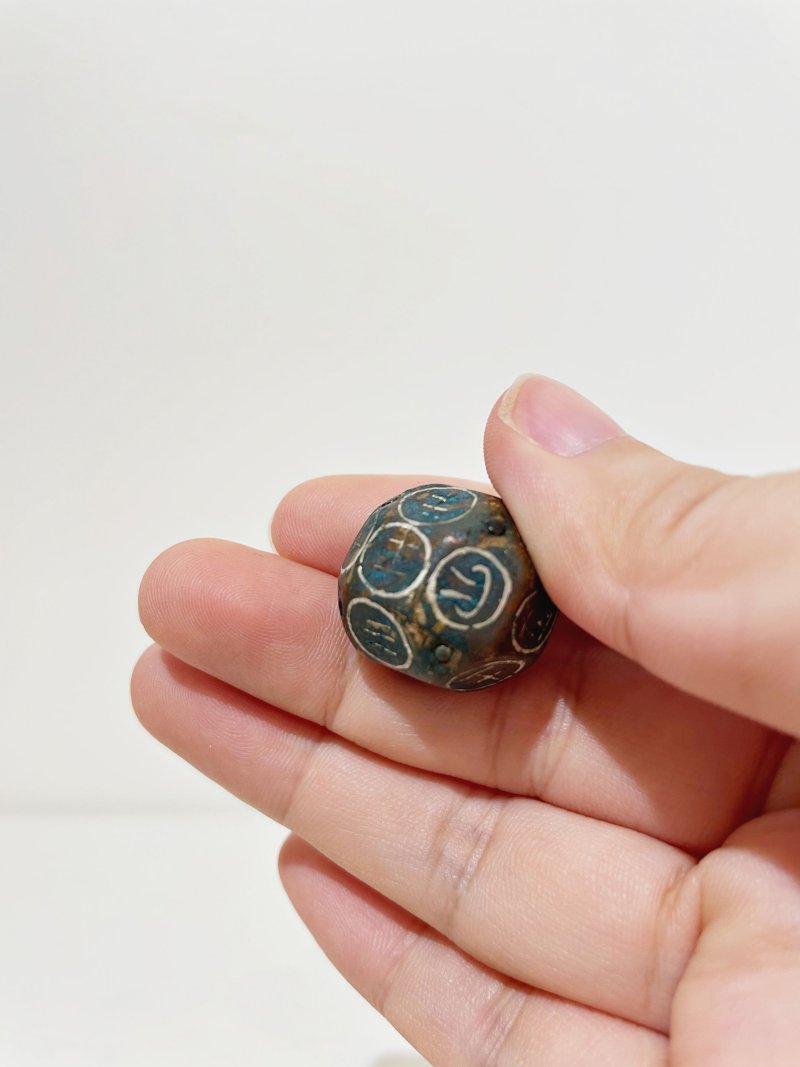 銅錯銀十八面骰 | A BRONZE DICE WITH SILVER INLAYS - 图5