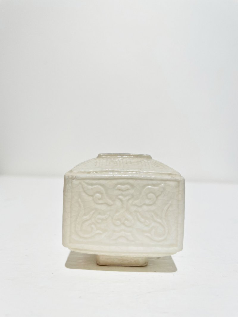 清十八至十九世紀 漿胎四方饕餮紋小水盂 | A SMALL SOFT-PASTE PORCELAIN SQUARE WATER COUPE - 图13