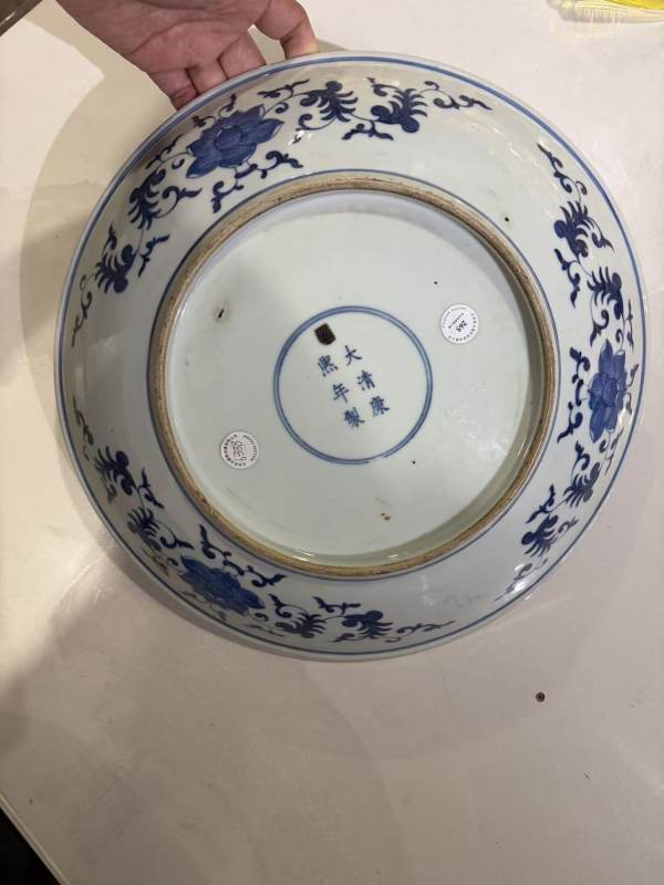 清康熙 青花山水人物图大盘 - 图5
