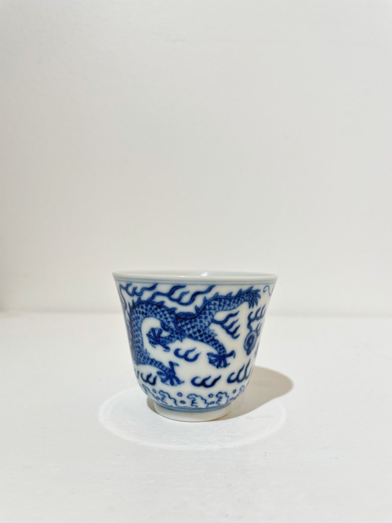 青花雲龍趕珠紋仰鈡杯 ⌈大清光緒年製⌋青花楷書款 並盒 | A BLUE AND WHITE 'DRAGON' CUP - 图8